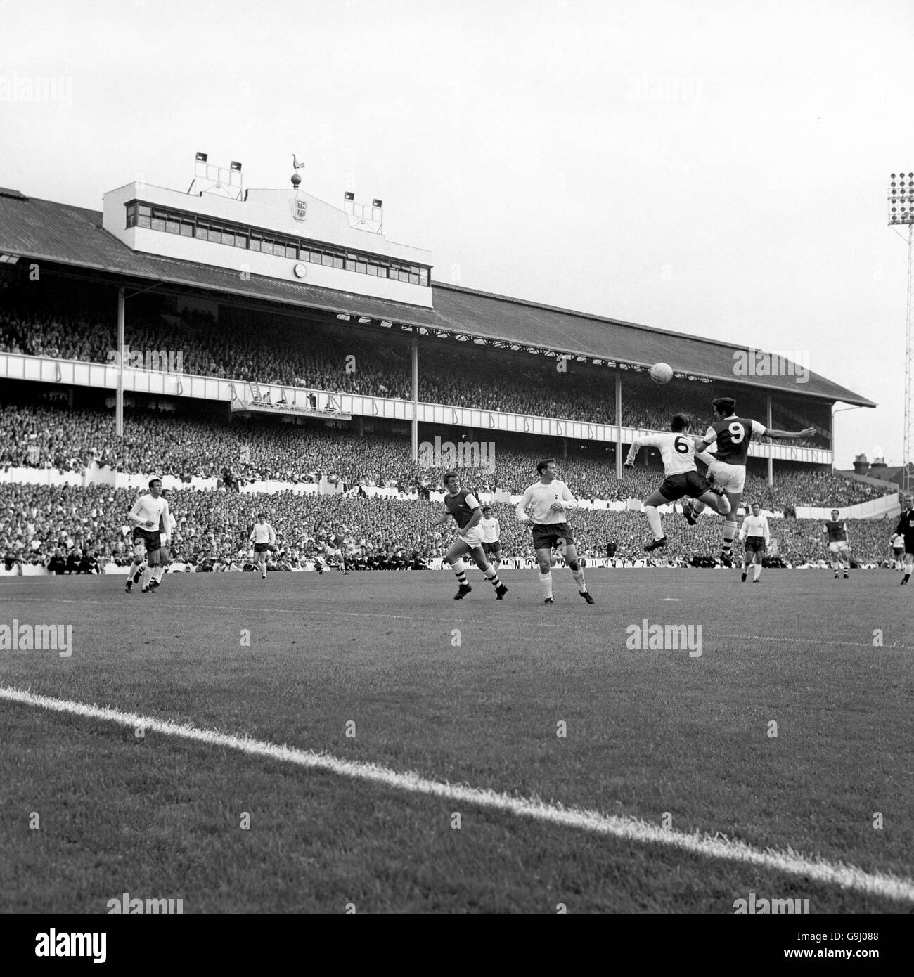 Fußball - Football League Division One - Tottenham Hotspur V Arsenal - White Hart Lane Stockfoto