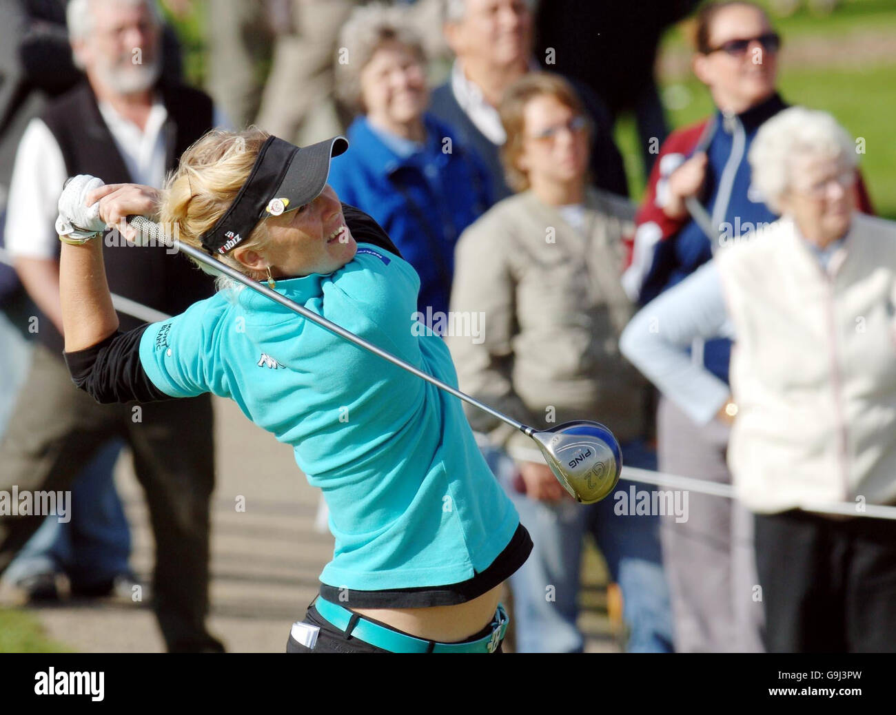 Die dänische Amanda Moltke-Leth auf dem 9. Abschlag während der English Women's Open im Chart Hills Golf Club, Biddenden, Kent. Stockfoto