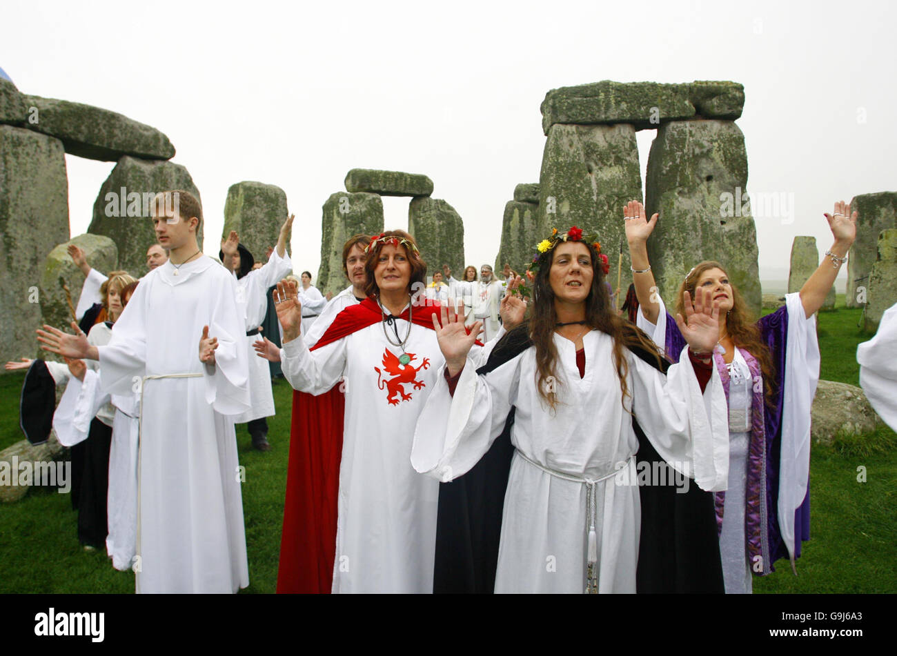 Druiden feiern Aufnahme von Stonehenge als eines der sieben Weltwunder der modernen Welt Stockfoto