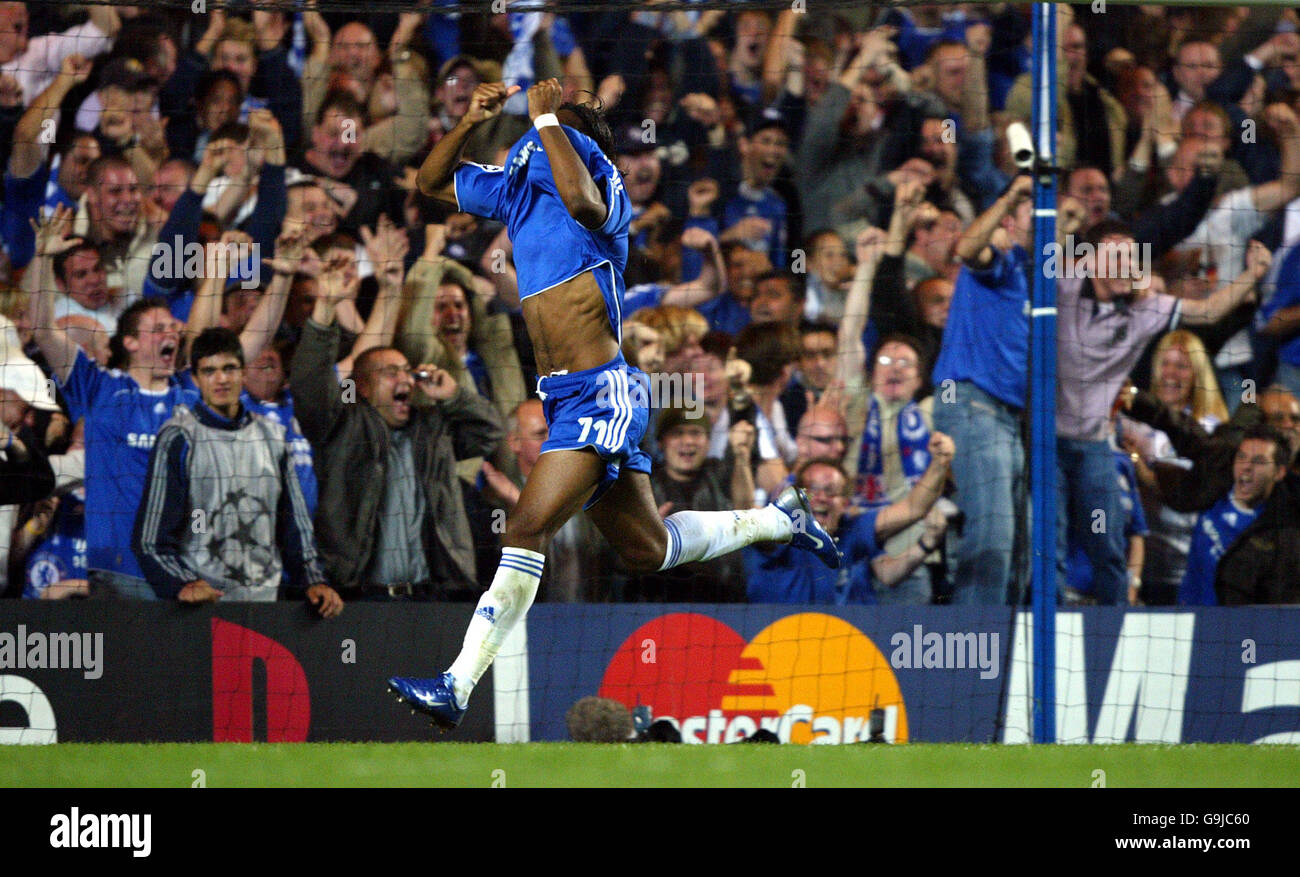 Fußball - UEFA Champions League - Gruppe A - Chelsea gegen Barcelona - Stamford Bridge. Chelsea's Didier Drogba feiert das Tor zum Eröffnungstreffer des Spiels Stockfoto