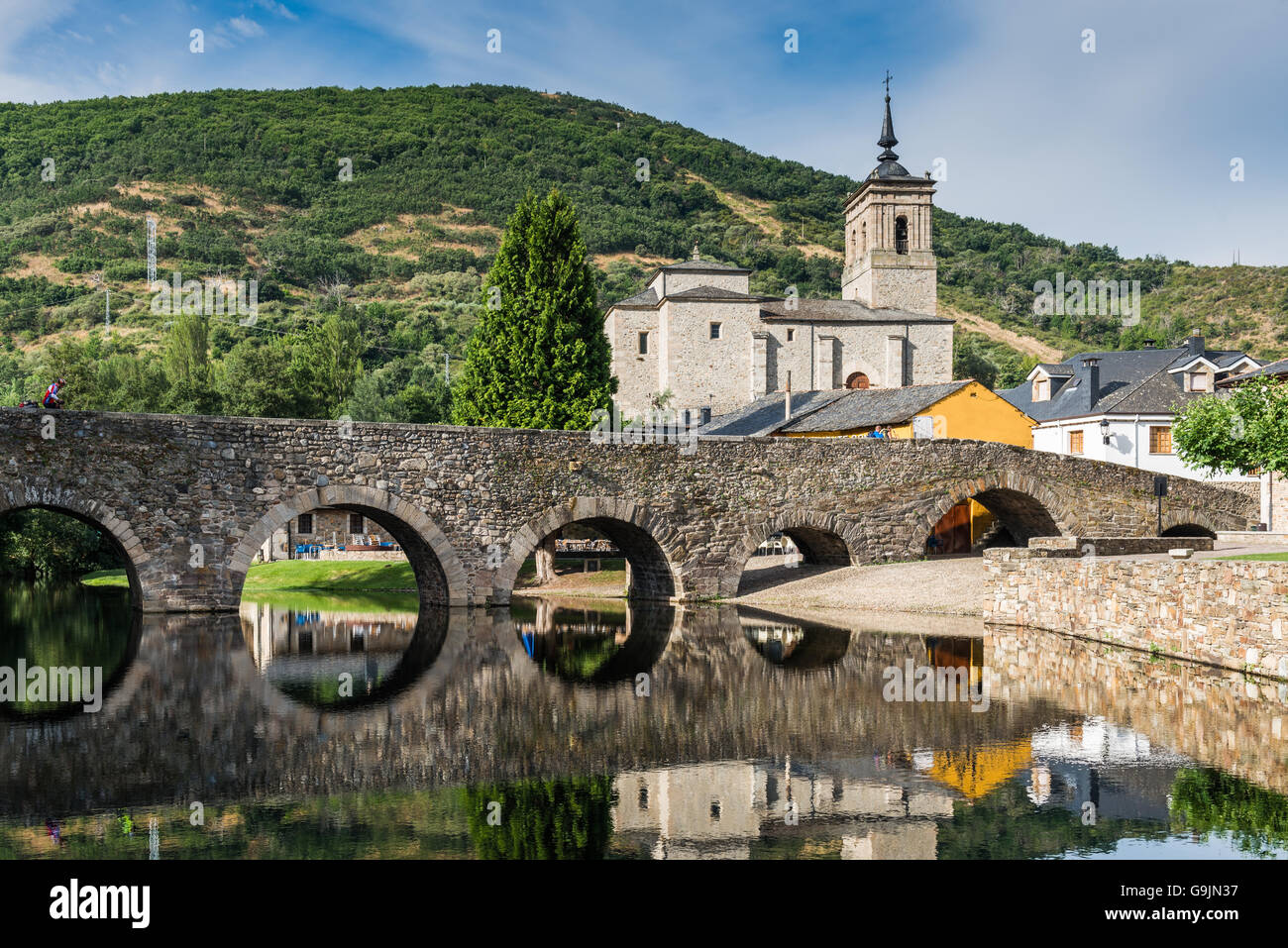 Brücke über den Fluss Meruelo, geschaffen in der Zeit des antiken Rom. Stockfoto