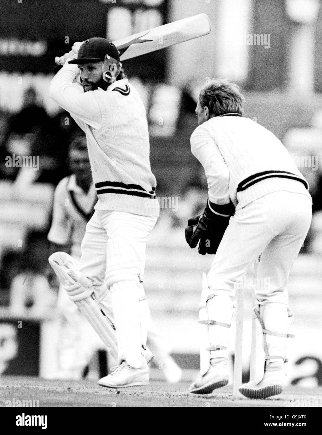 Cricket - NatWest Trophy - Halbfinale - Surrey gegen Middlesex. Surreys Alan Butcher (l) schneidet eine Single auf seinem Weg zu einem 53 Stockfoto