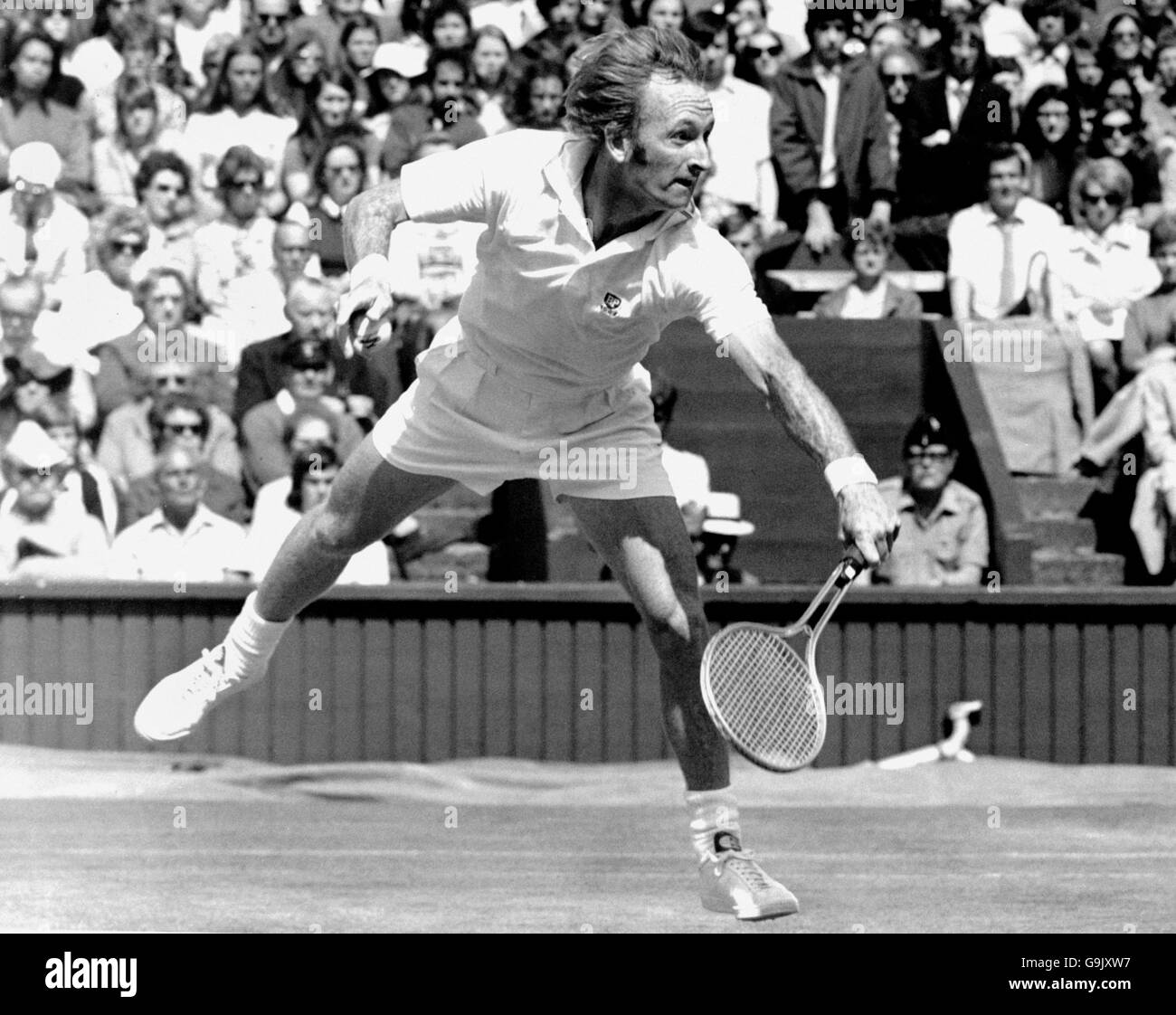 Tennis - Wimbledon Championships - Herreneinzel - Viertelfinale - Rod Laver gegen Tom Gorman. Rod Laver in Aktion Stockfoto