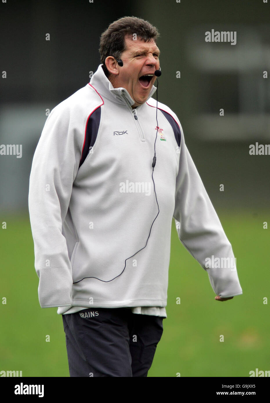 Rugby Union - Wales Training - Sophia Gardens. Der Trainer von Wales, Gareth Jenkins, während einer Trainingseinheit am Wales Institute of Sport, Sophia Gardens. Stockfoto