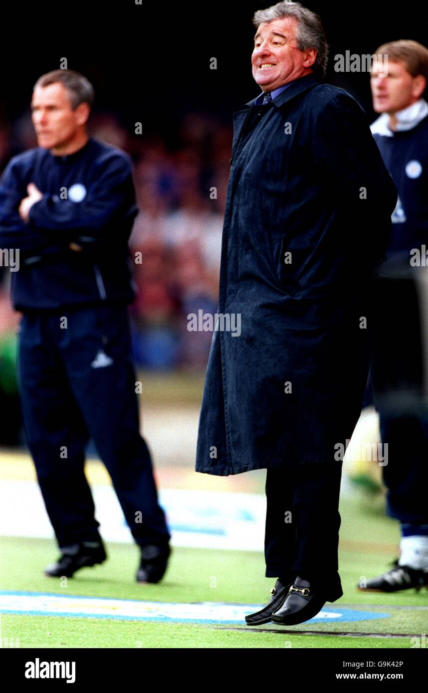 Fußball - FA Carling Premiership - Leicester City / Middlesbrough. Terry Venables, Cheftrainer von Middlesbrough, wird ein wenig aufgeregt, als sein Team angreift Stockfoto