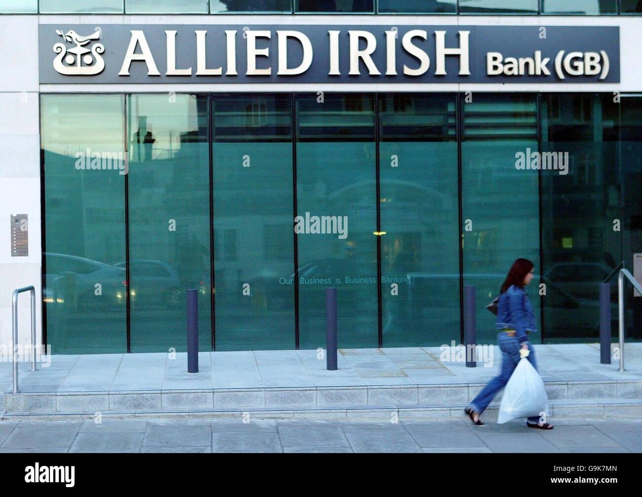 Die Allied Irish Bank in der Finchley Road, im Norden Londons, wo am vergangenen Freitag ein angeblicher Raub eines Sicherheitswagens stattfand. Stockfoto
