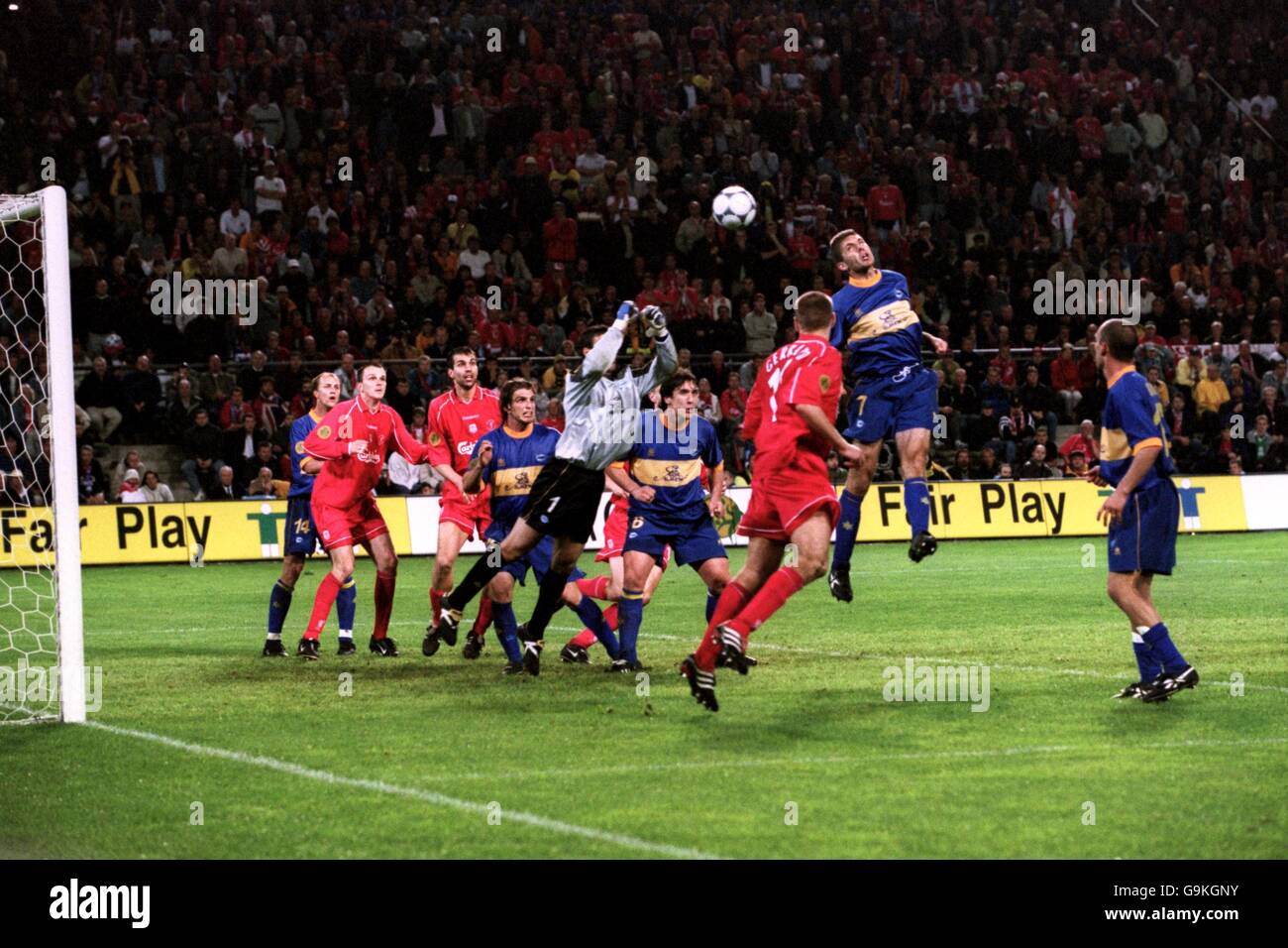 Delfi Geli von Alaves erzielt ein eigenes Tor in Gold Torperiode, die Liverpools triumphaler Saison abschließt Stockfoto