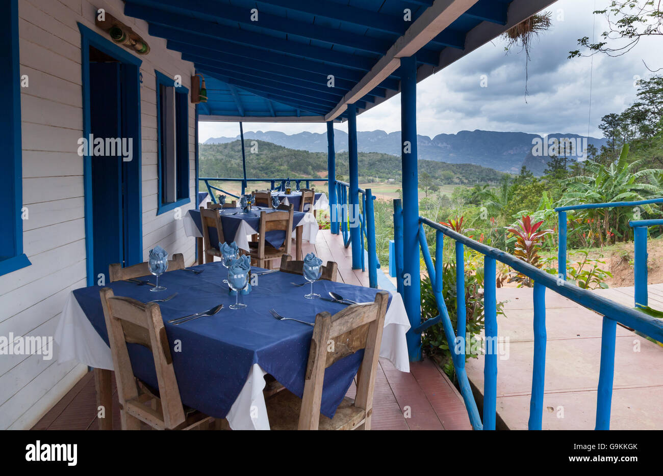 Bunte Terrasse in Vinales insbesondere mit Blick auf das Tal, Kuba Stockfoto