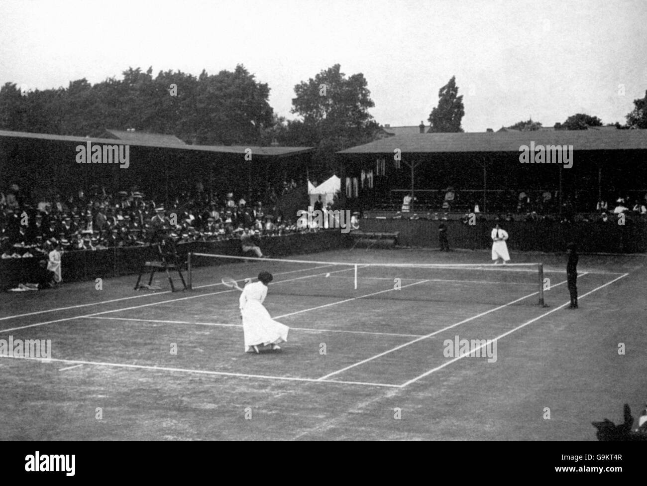 Dorothea Lambert-Chambers nimmt Dora Boothby in den Damen-Singles an Endgültig Stockfoto