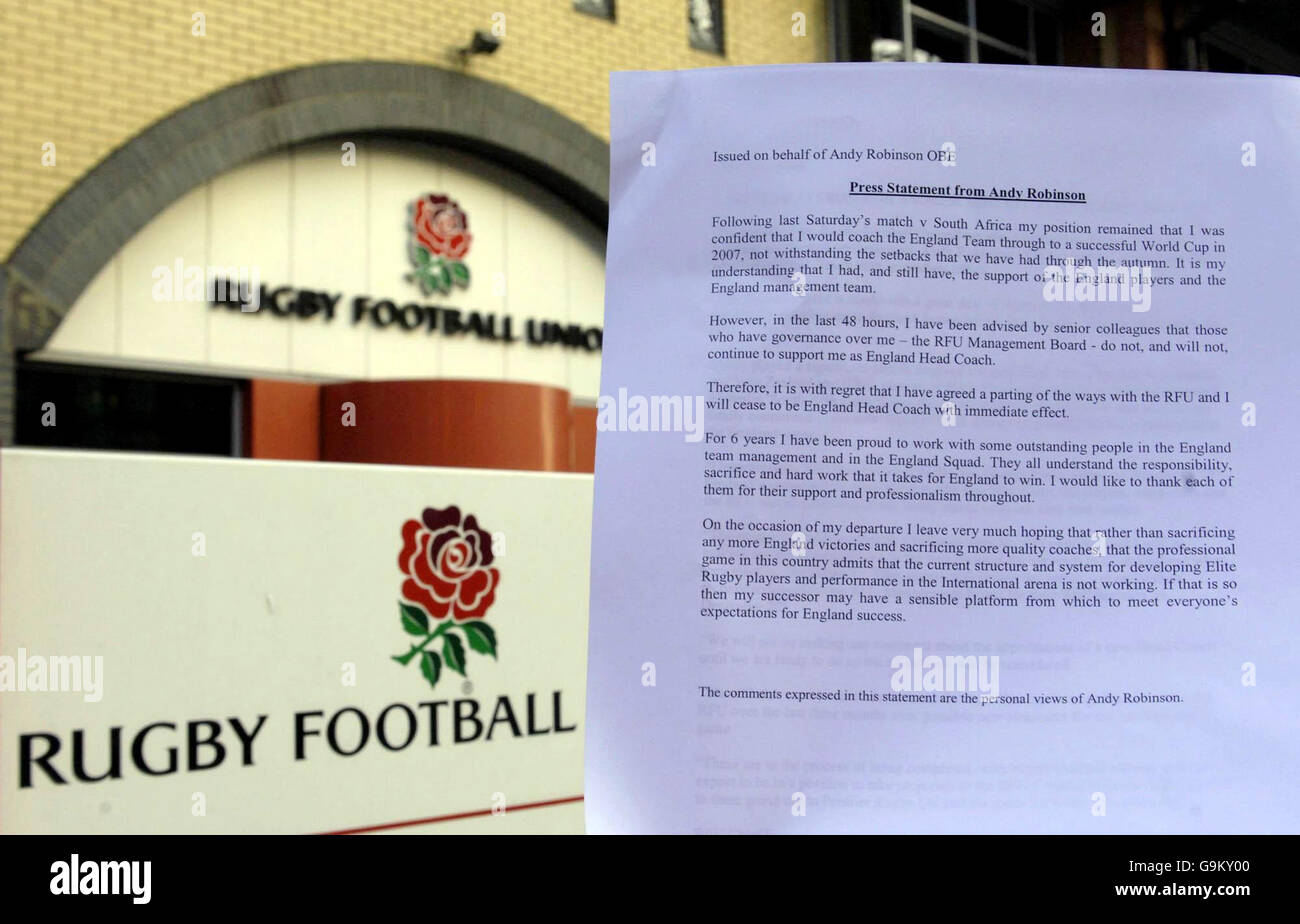 Rugby Union - England Cheftrainer Andy Robinson tritt zurück - Rugby House - Twickenham. Eine Kopie der Presseerklärung des englischen Cheftrainers Andy Robinson im Rugby House, Twickenham, London. Stockfoto
