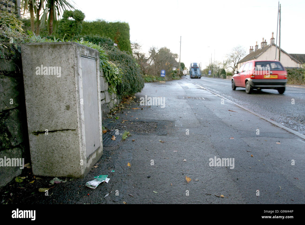 Von einer Blitzerkamera auf der A370 in Cleeve ist nur noch eine kleine Betonkiste übrig geblieben, nachdem die Kamera kürzlich niedergeschlagen wurde. Stockfoto