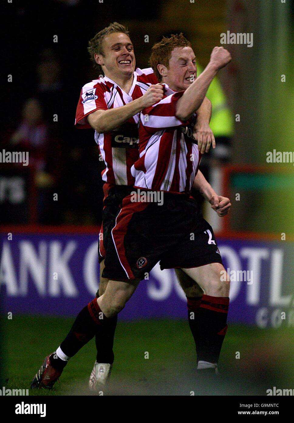 Soccer - FA Barclays Premiership - Sheffield United / Aston Villa - Bramall Lane. Stephen Quinn von Sheffield United (rechts) feiert seinen Ausgleich mit Teamkollege Derek Geary Stockfoto