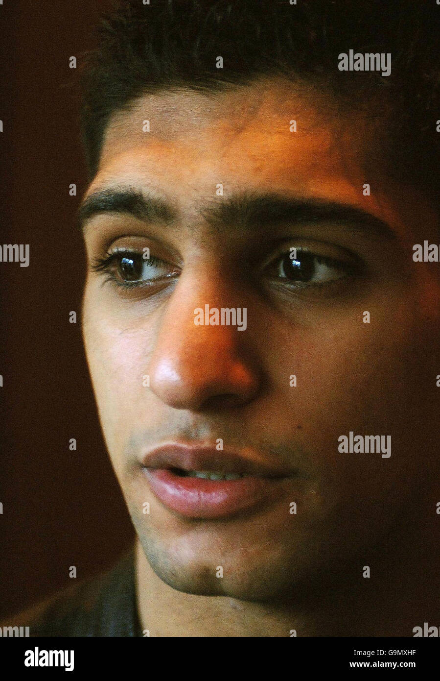 Amir Khan der britische Leichtgewicht-Boxer bei einer Pressekonferenz im Savoy Hotel, London. Wo sie am kommenden Samstag über ihre jeweiligen Kämpfe in der Wembley Arena sprachen. Stockfoto