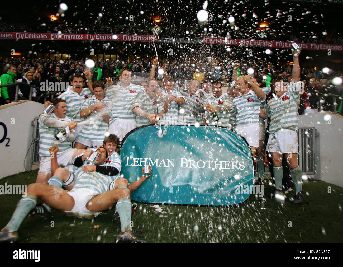 Rugby Union - The Lehman Brothers 125. Varsity Match - Cambridge gegen Oxford - Twickenham. Das Cambridge-Team feiert am Ende des Spiels Stockfoto