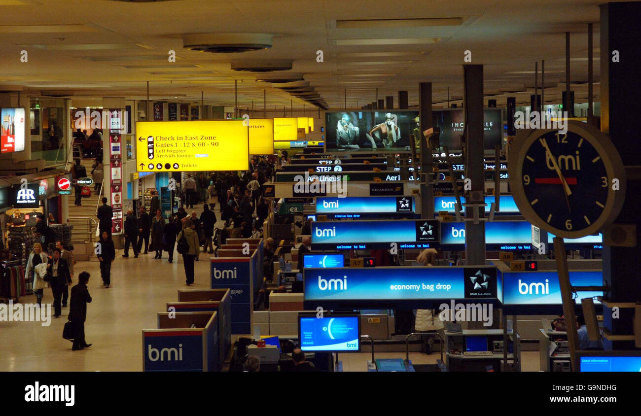 Ein Blick auf das Terminal 1 des Flughafens Heathrow an dem Tag, an dem die Fluggaststeuer kontrovers verdoppelt wurde. Stockfoto
