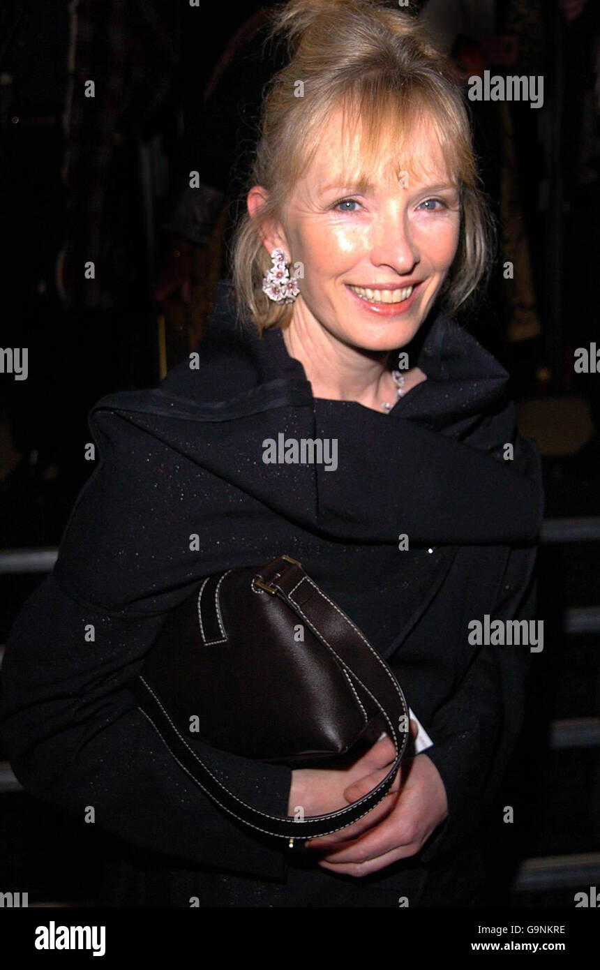 Lindsay Duncan kommt zur Gala-Vorführung von Notes on a Skandal, unterstützt von der Wohltätigkeitsorganisation Chickenshed, im Curzon-Kino Mayfair in London. Stockfoto