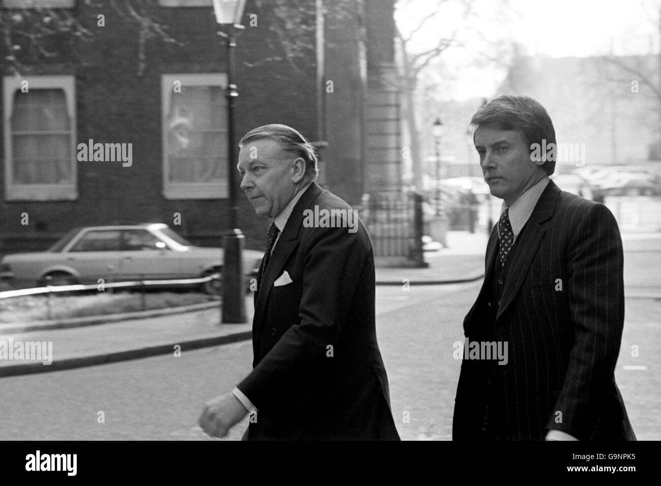 Außenminister Francis Pym in der Downing Street 10 als der Premierminister mit dem US-Außenminister Alexander Haig zu Gesprächen über die Falklandkrise zusammentraf. Stockfoto