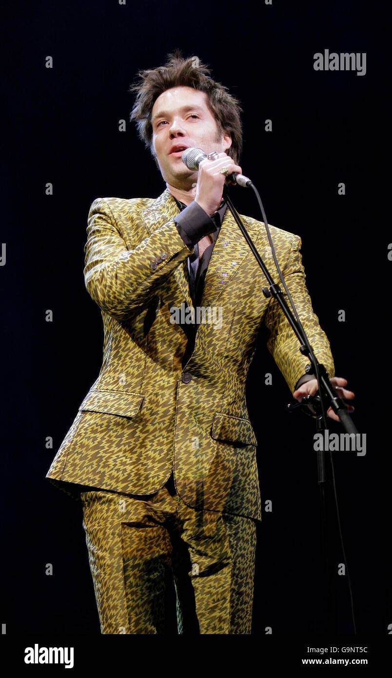 Rufus Wainwright spielt eine Wiederbelebung von Judy Garlands legendärem Konzert in der Carnegie Hall im Londoner Palladium im Zentrum Londons. Stockfoto