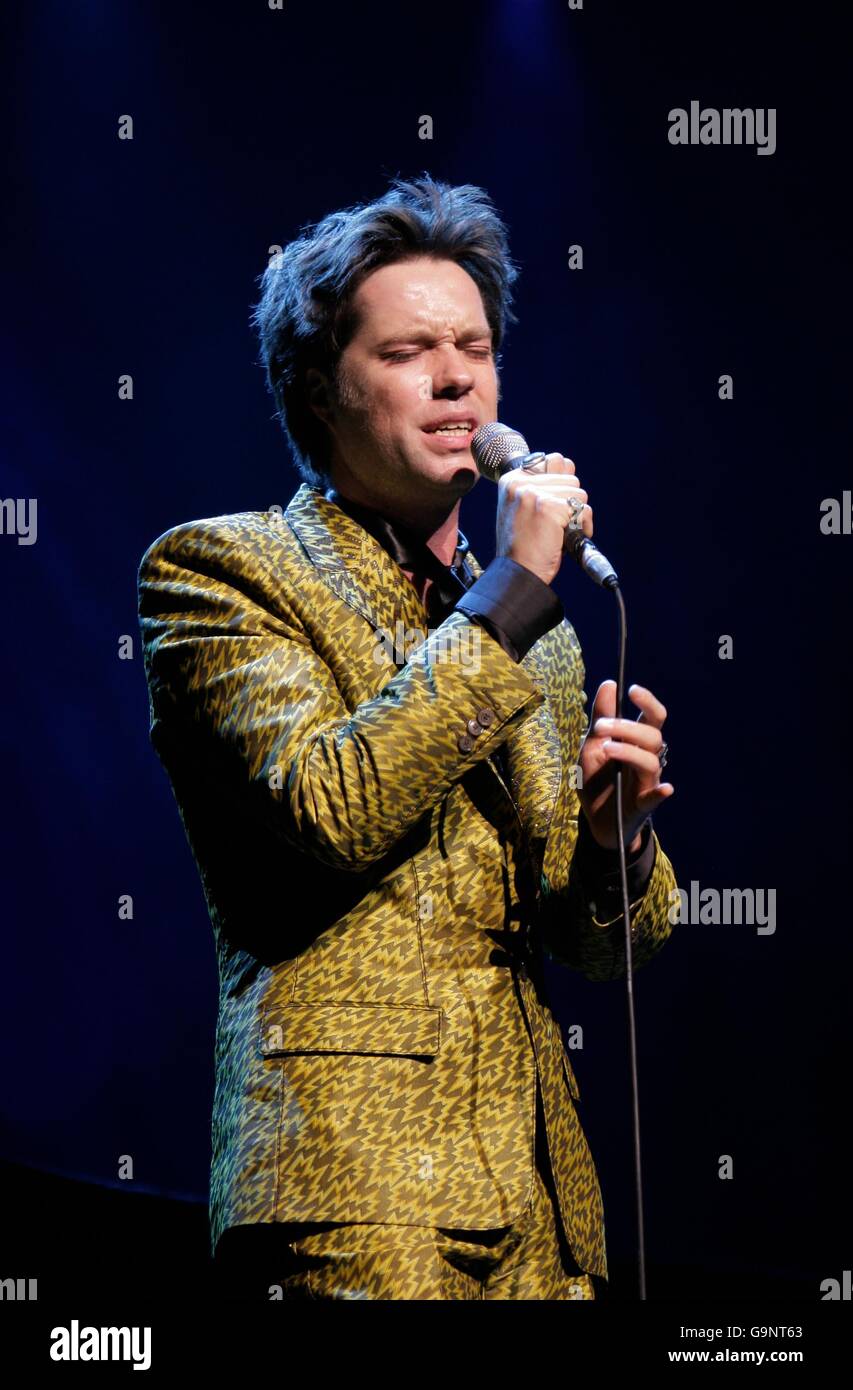 Rufus Wainwright spielt eine Wiederbelebung von Judy Garlands legendärem Konzert in der Carnegie Hall im Londoner Palladium im Zentrum Londons. Stockfoto