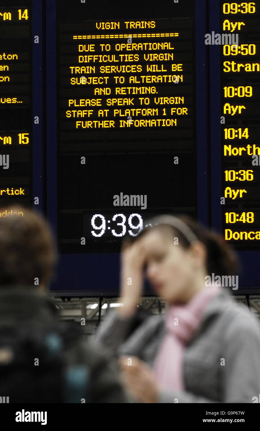 Ein Schild am Hauptbahnhof von Glasgow nach der Entgleisung eines Virgin Pendolino-Zuges in der Nähe von Little Docker Cottage, in der Gegend von Greyrigg, in der Nähe von Kendal, Cumbria, gestern gegen 20.10 Uhr. Stockfoto