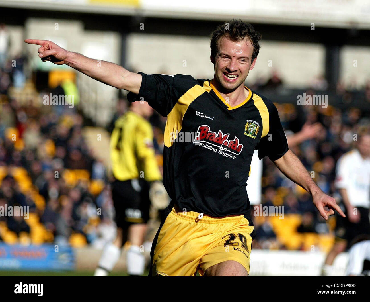 Marcus Stewart von Yeovil feiert das Spiel im Vale Park, Stoke-on-Trent, nachdem er während des Coca-Cola Football League One-Spiels gegen Port Vale getroffen wurde. Stockfoto