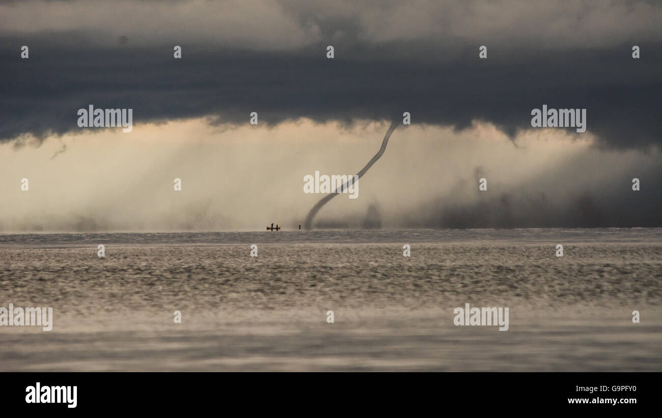 Tornado Sturm über Malawi See in Afrika Stockfoto