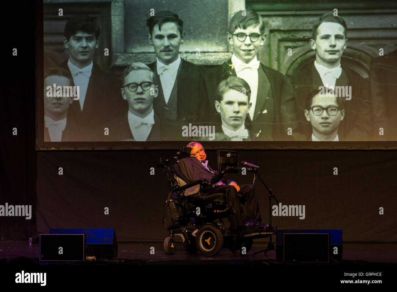 Professor Stephen Hawking anlässlich der Starmus-Festival-2016 im Piramide de Arona, Las Americas, Teneriffa, Kanarische Inseln Stockfoto