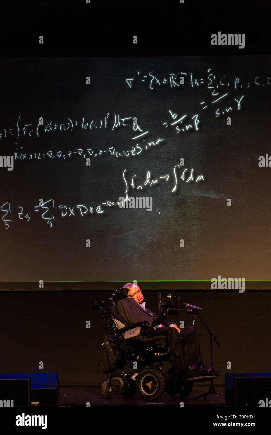 Professor Stephen Hawking anlässlich der Starmus-Festival-2016 im Piramide de Arona, Las Americas, Teneriffa, Kanarische Inseln Stockfoto