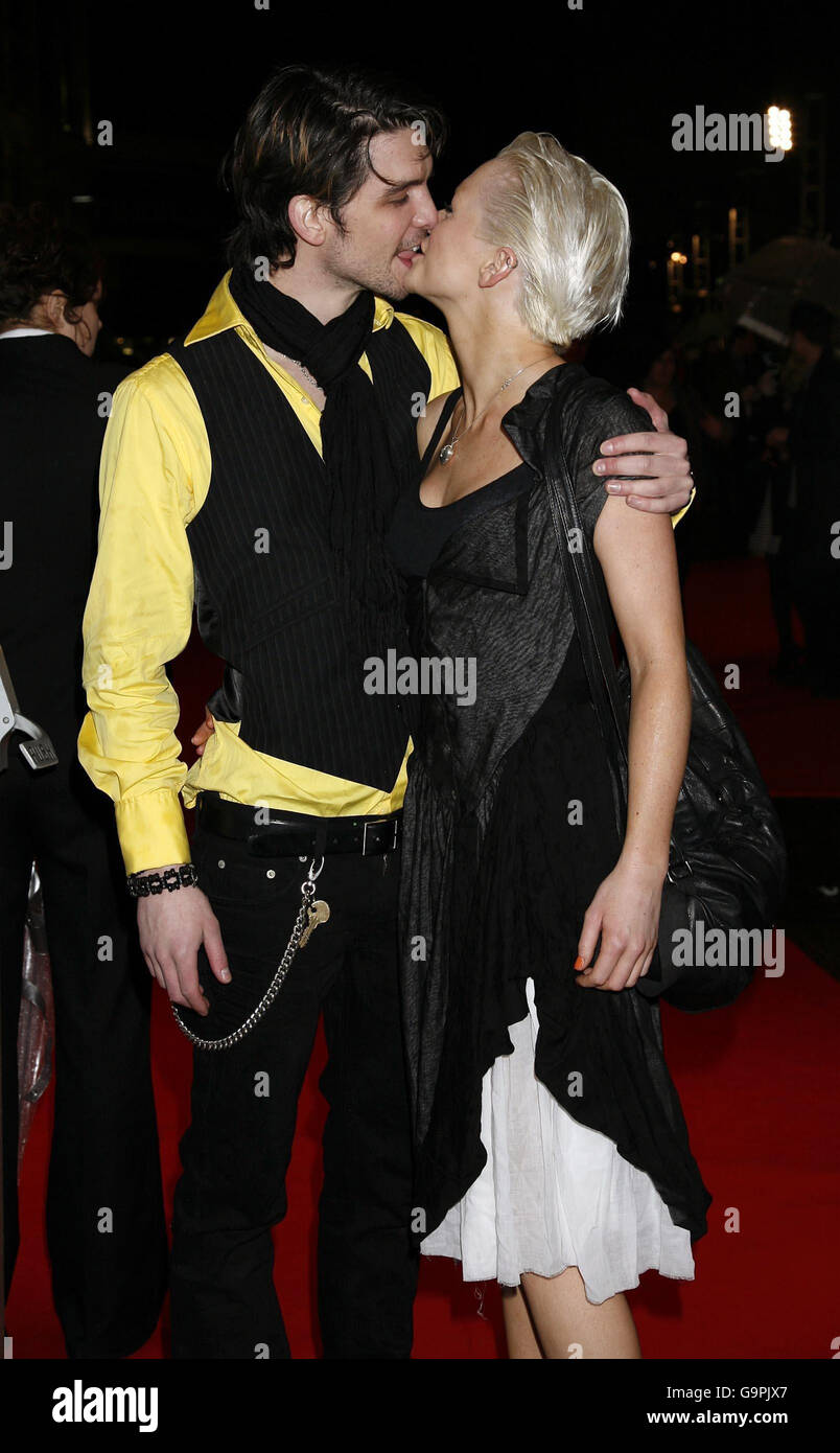 Andrew Lee Potts und Hannah Spearritt kommen zur Premiere von Becoming Jane im Leicester Square, London. Stockfoto