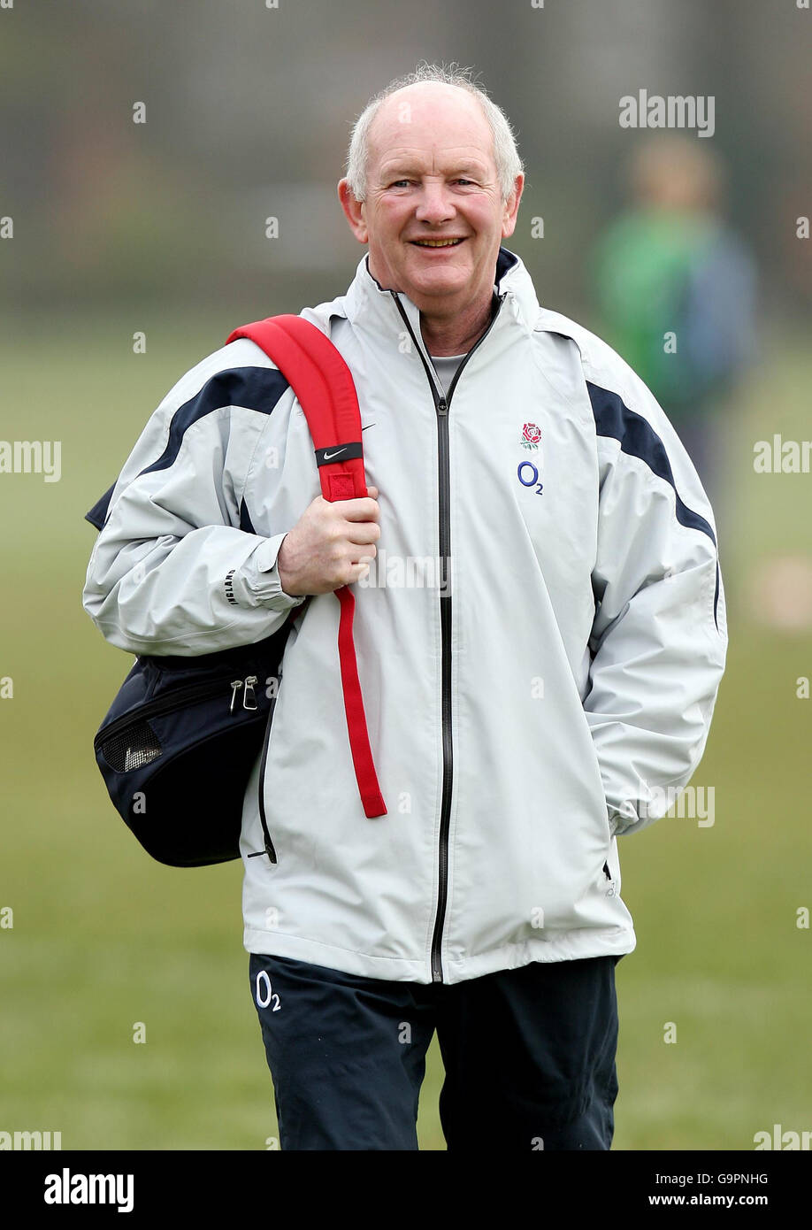 Rugby Union - RBS 6 Nations Championship 2007 - Wales gegen England - Wales Training Session - Millennium Stadium. Der englische Trainer Brian Ashton kommt zu einer Trainingseinheit an der Bath University, Bath. Stockfoto