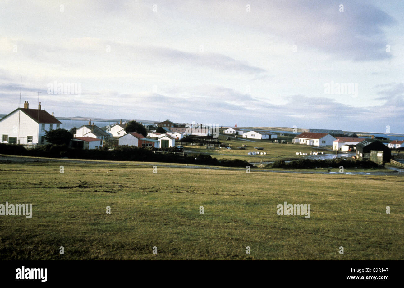 Eine allgemeine Ansicht von Goose Green, nachdem es von 2 para am 28. Mai von argentinischen Streitkräften zurückerobert wurde. Stockfoto