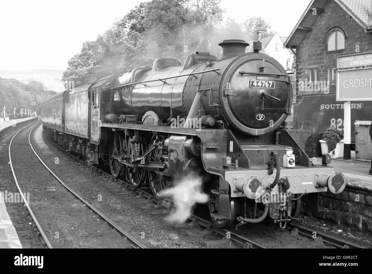 44767 bereitet sich auf den Kopf südlich von Grosmont mit einem Zug für Pickering Stockfoto