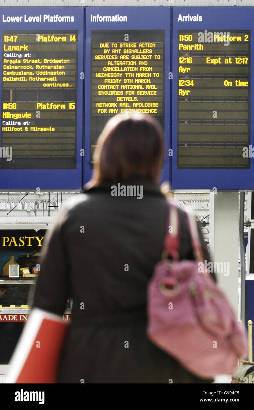Bahn-Chaos als Signal Mitarbeiter gehen Stockfoto