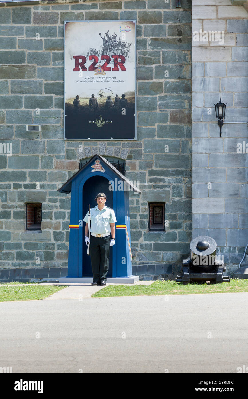 Ein Soldat des Regiments 22e bei La Citadelle, Quebec Stadt führt Wache Aufgaben Stockfoto