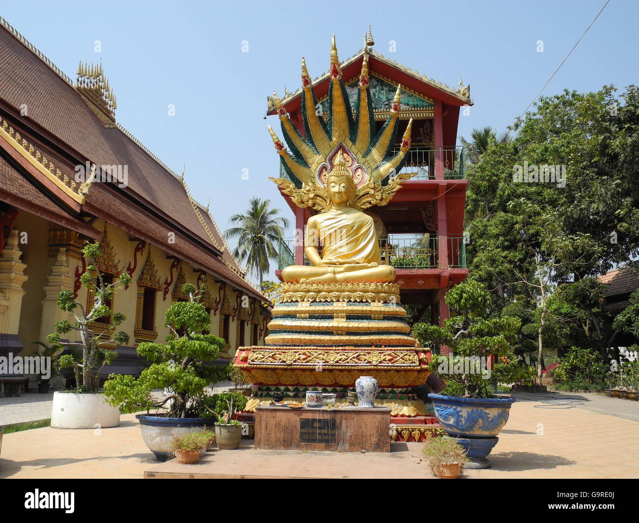 Buddha-Statue mit Drachen Mucalinda, Wat Hai Sok, Vientiane, Provinz Vientiane, Laos, Asien / Vientiane Stockfoto