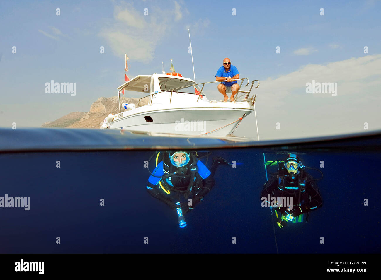 Taucher unter Wasser, u-Boot, Ausrüstung, Tauchen Ausrüstung, Tauchen, Favignana, Ägadischen Inseln, Sizilien, Italien / Isola Egadi Stockfoto