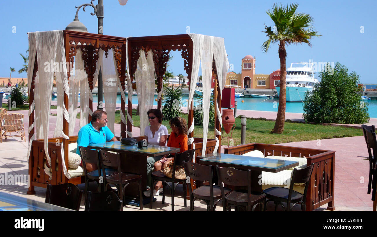 Cafe, neue Marina, Marina Boulevard, Hurghada, Ägypten Cafe, neue Marina, Marina Boulevard, Hurghada, Ägypten