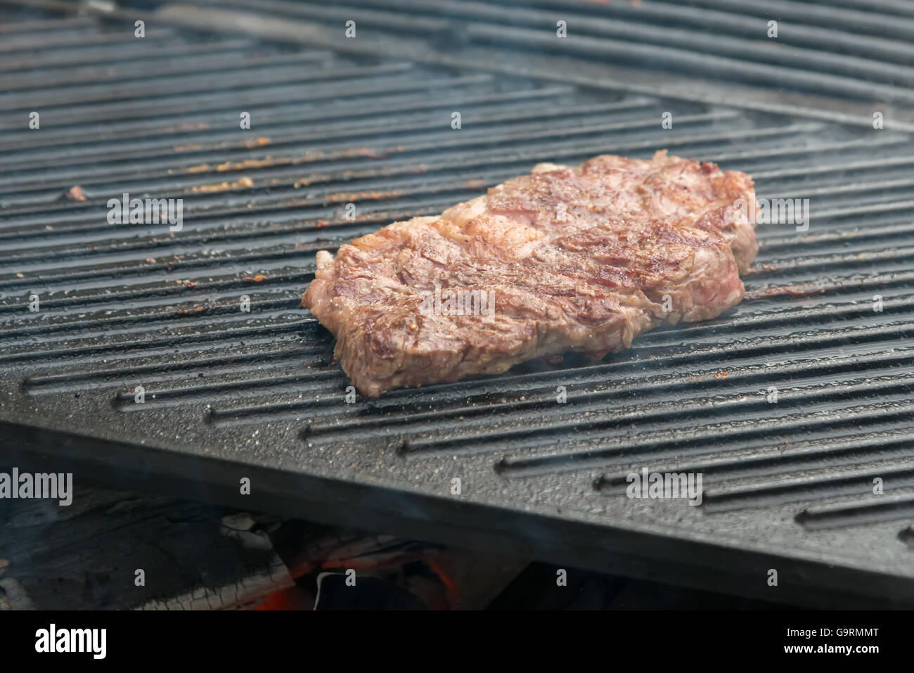 Zwei t-Bone Florentiner Rindfleisch Steaks auf dem grill Stockfoto