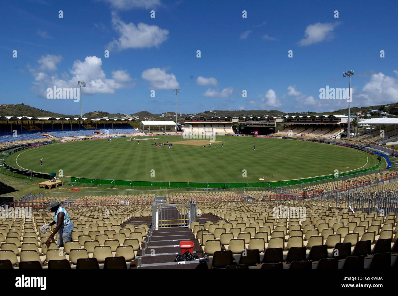 Cricket - ICC Cricket World Cup 2007 - England gegen Neuseeland - England Pressekonferenz/Training - St. Lucia. Eine allgemeine Ansicht des englischen Teams während einer Trainingseinheit im Beausejour Stadium, Gros Islet, St. Lucia. Stockfoto