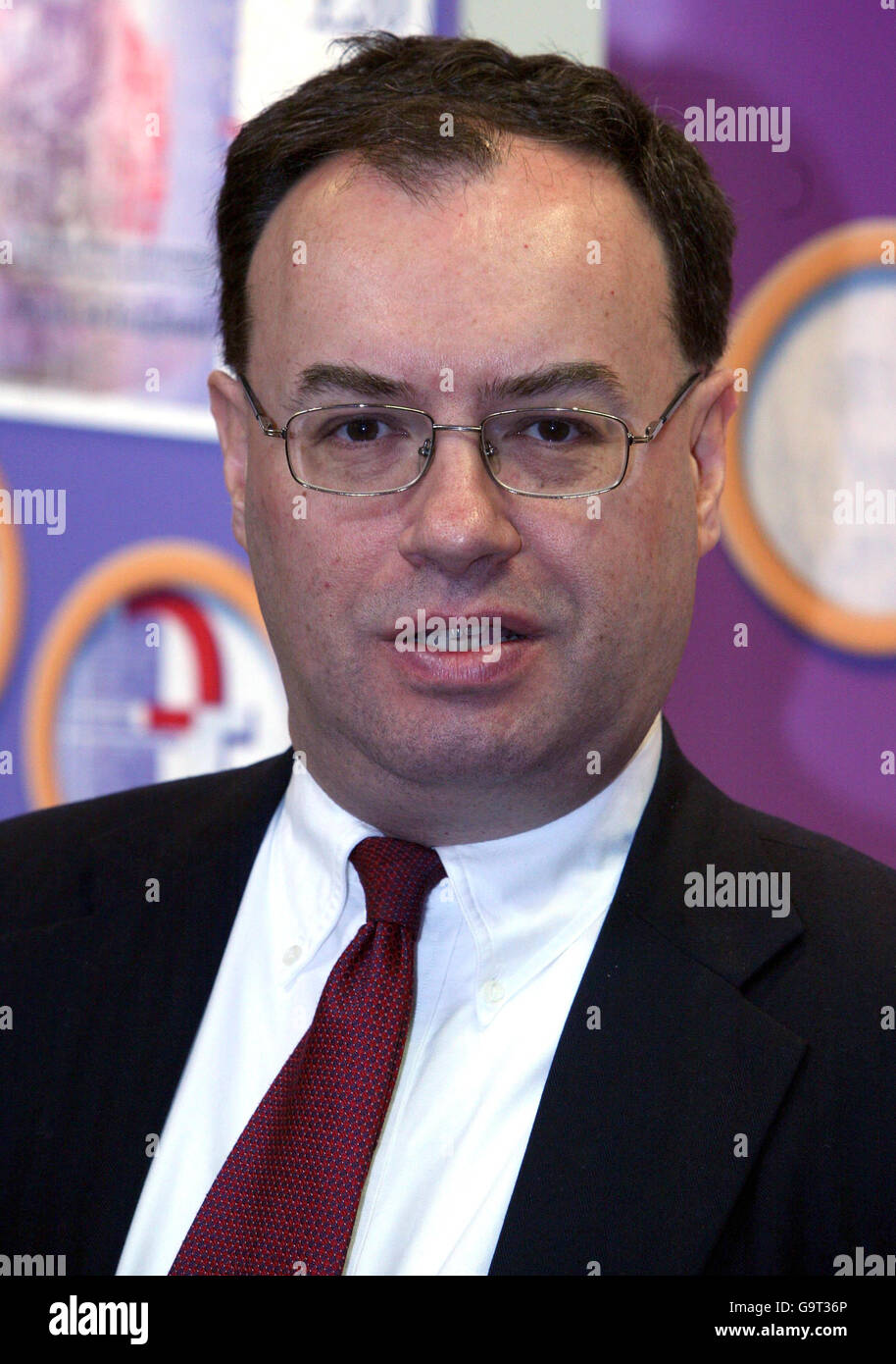 Bank of England Chefkassier Andrew Bailey, dessen Name und Unterschrift auf allen neuen Banknoten der Bank of England erscheinen, im Bank of England Museum. Stockfoto
