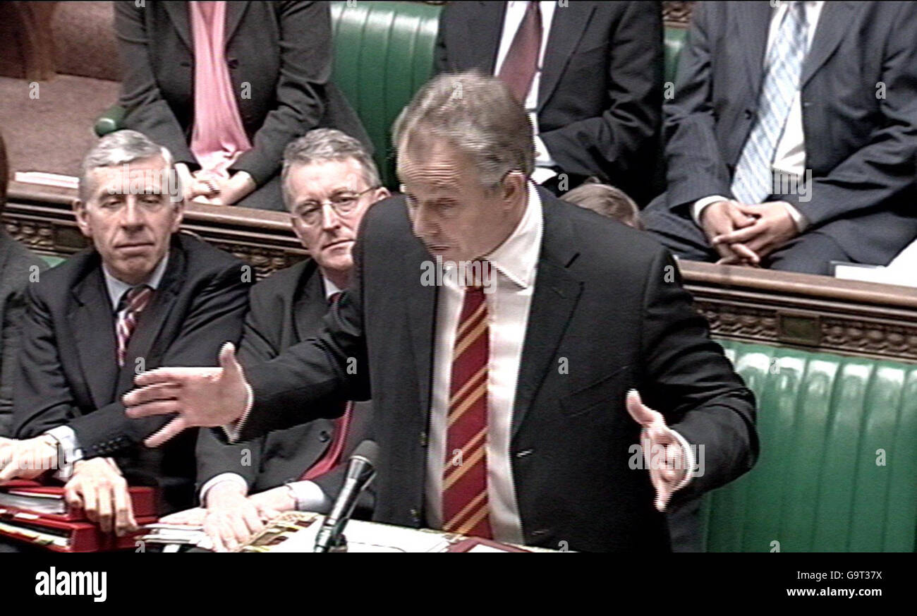 Premierminister Tony Blair während der Fragen des Premierministers im Unterhaus. Stockfoto