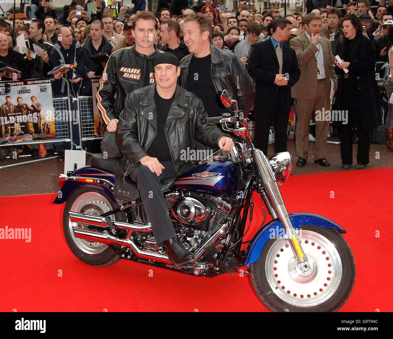 (Von links nach rechts) Ray Liotta, John Travolta und Tim Allen kommen zur britischen Premiere von Wild Hogs im Odeon West End im Zentrum von London. Stockfoto