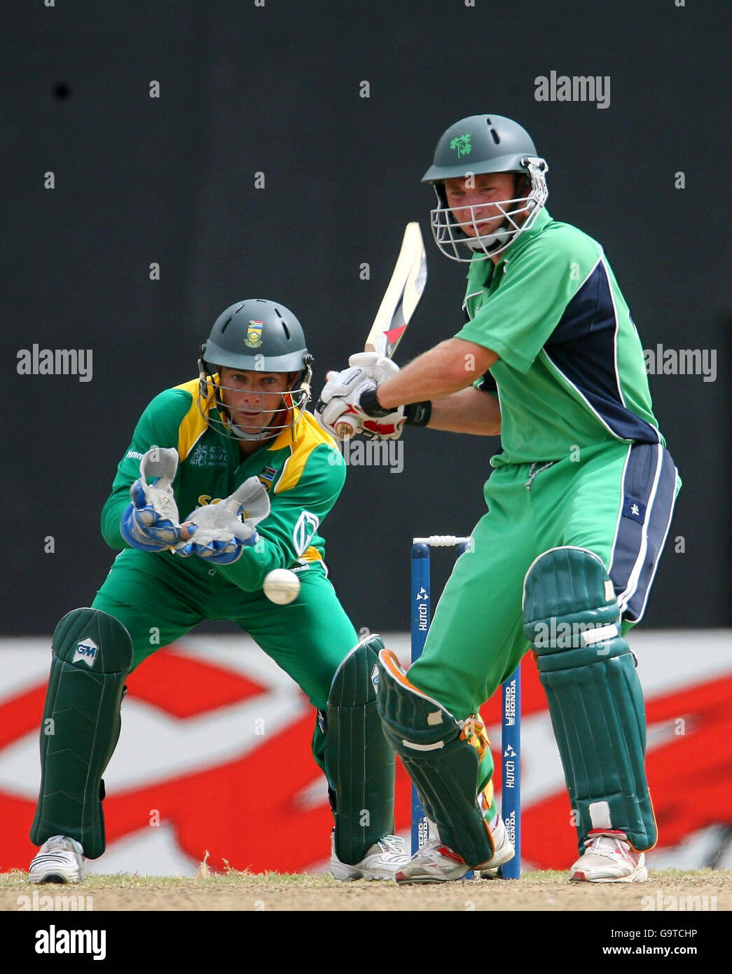 Irlands Andrew White in Aktion beim ICC Cricket World Cup Super Eights Spiel im Providence Stadium, Guyana. Stockfoto