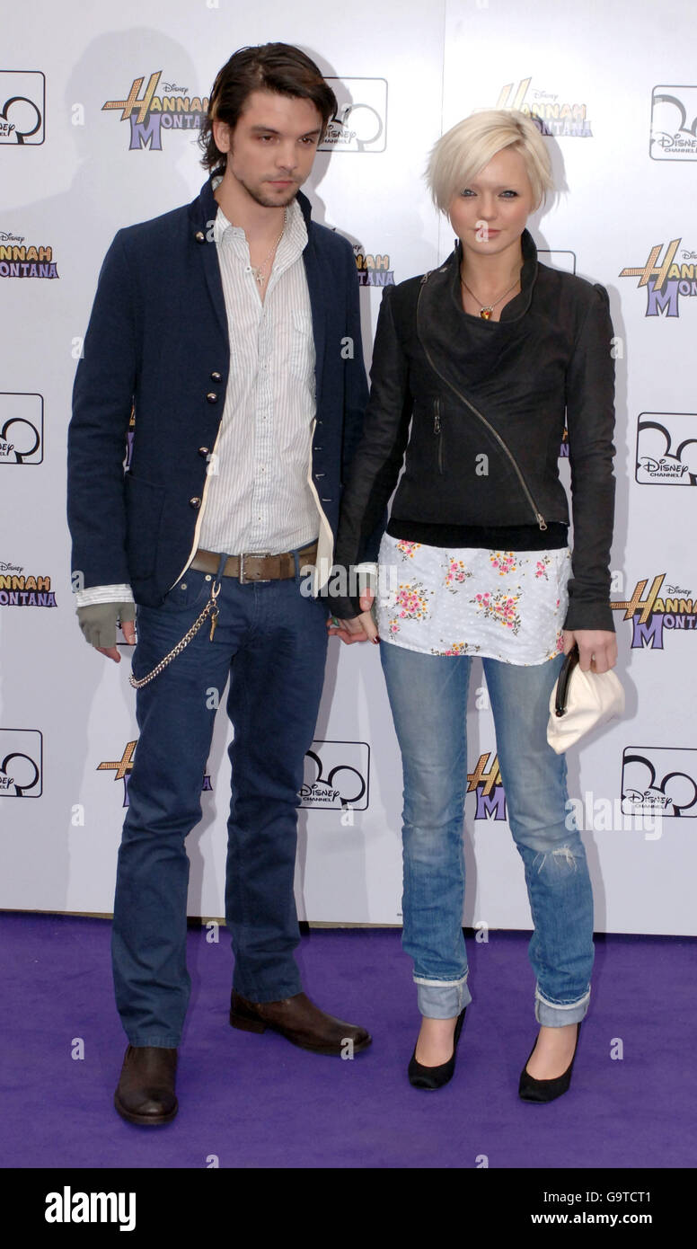 Hannah Spearritt und Freund Andrew Lee Potts kommen für Disney Sensation Hannah Montana (gespielt von Miley Cyrus) Debut UK Gig in Koko in Camden, Nord London. Stockfoto