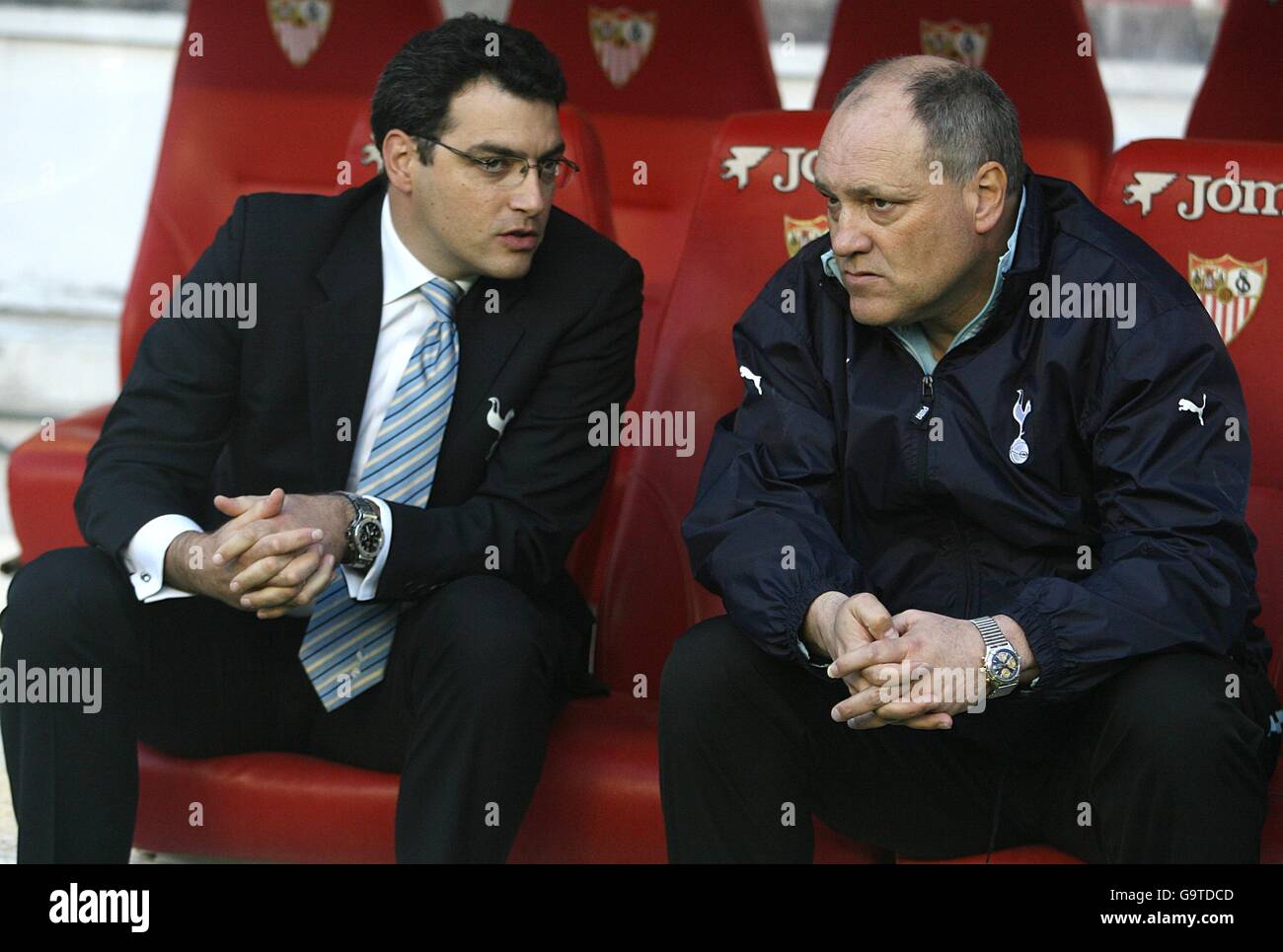 (L-R) Damien Comolli, Vorsitzender von Tottenham Hotspur, und Martin Jol, Geschäftsführer Stockfoto