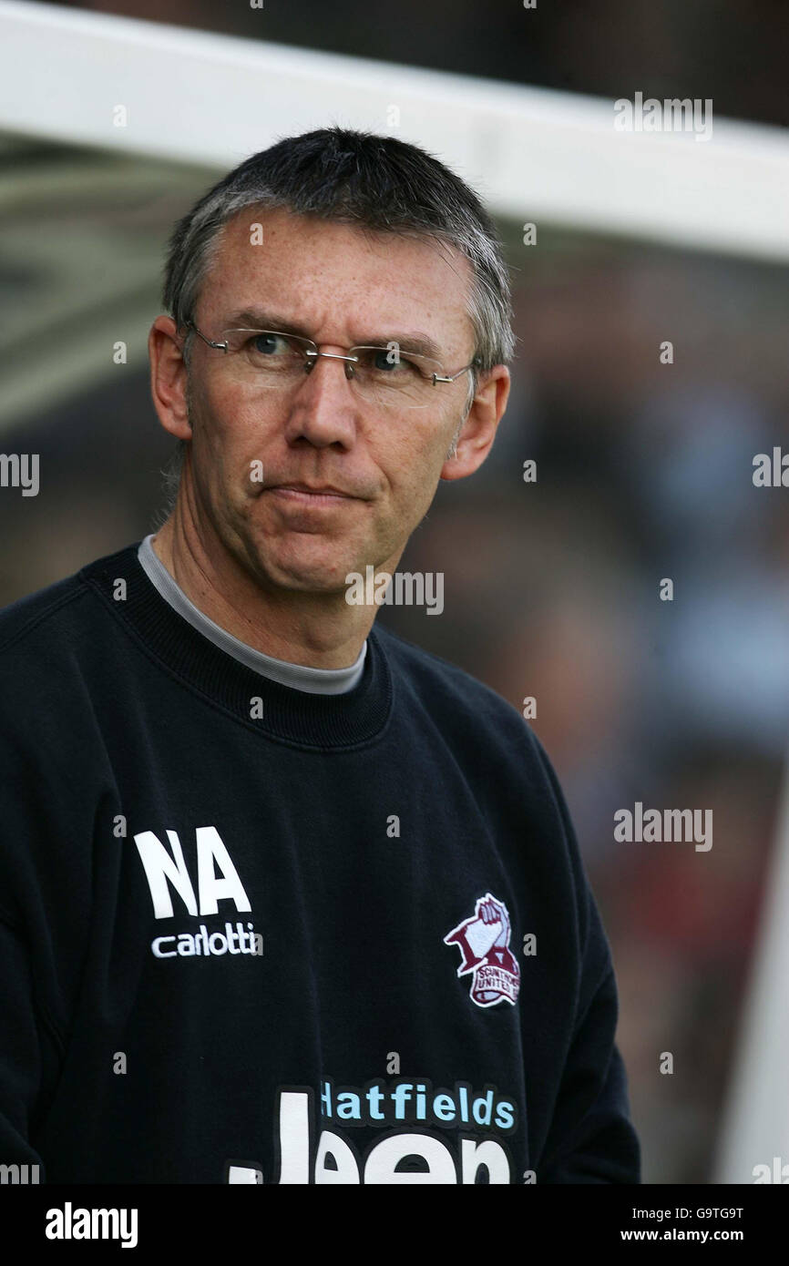 Scunthorpe-Manager Nigel Adkins während des Coca-Cola Football League One-Spiels im Glanford Park, Scunthorpe. Stockfoto