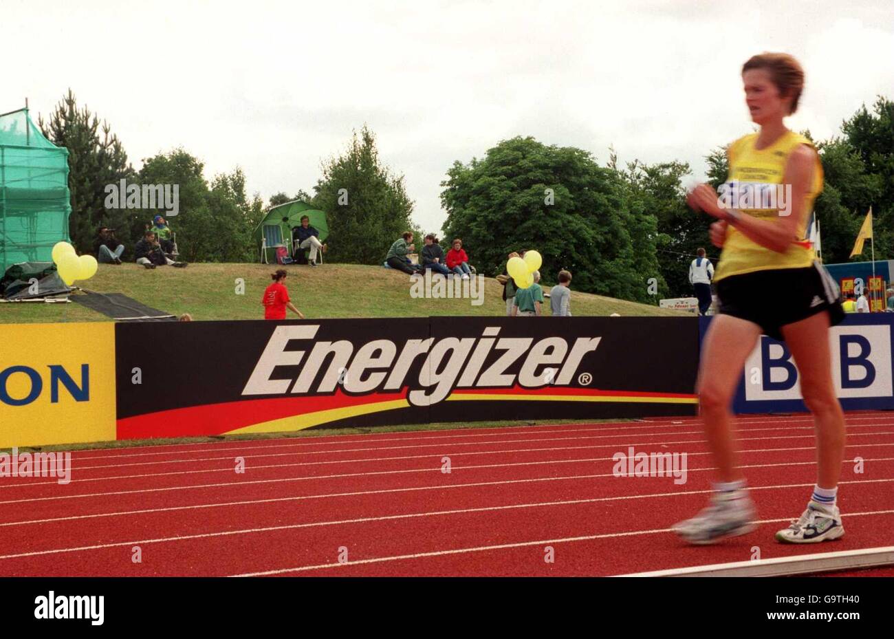 Leichtathletik - Norwich Union World Trials und AAA Championships. Wendy  Bennett passiert ein Energizer Board während des 5000-m-Lauffinales der  Frauen Stockfotografie - Alamy