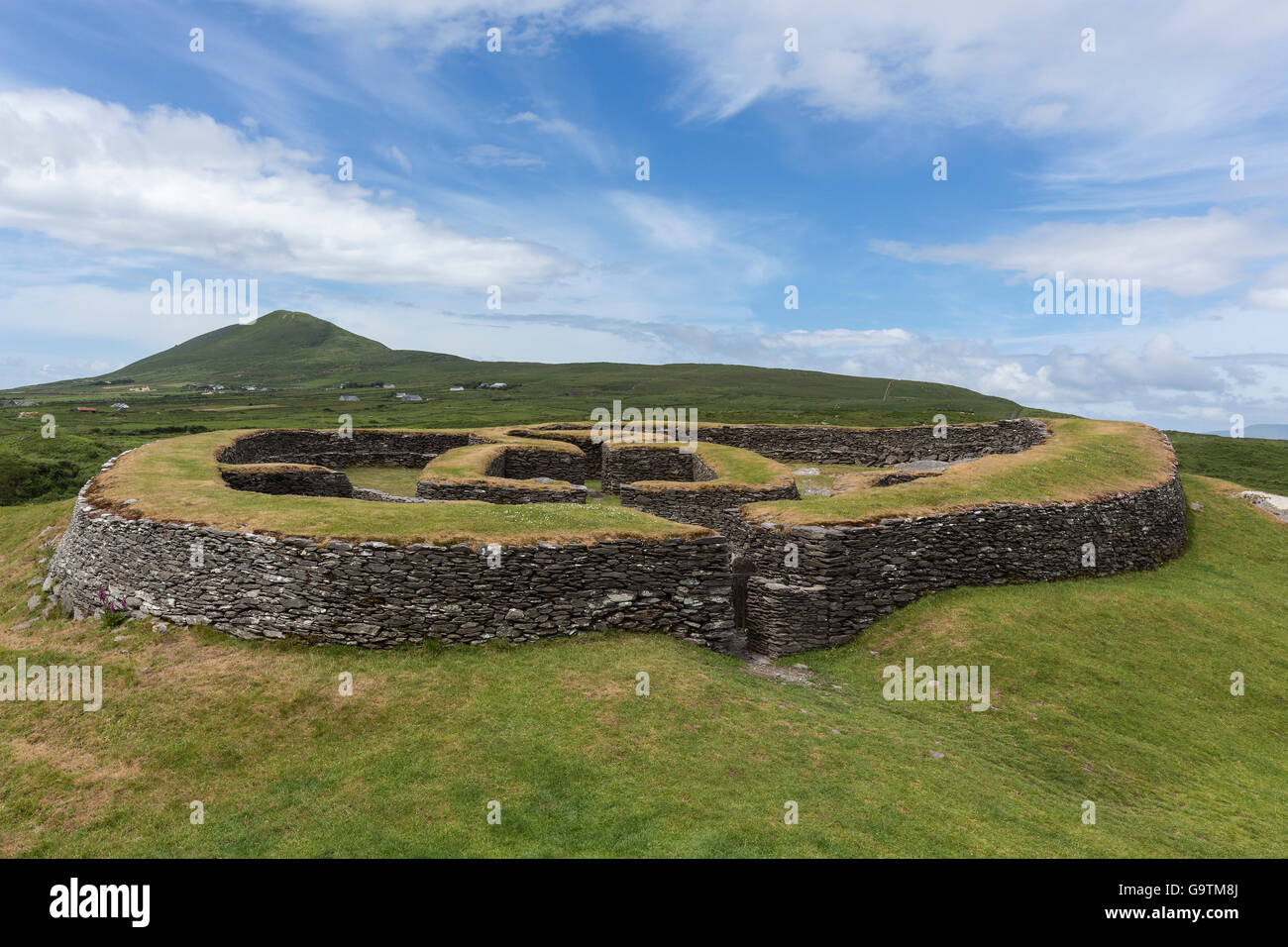 Leacanabuile Stone Fort in der Nähe von Cahirsiveen im Südwesten Irlands. Das Steinkastell oder Cashel entstand im 9. oder 10. Jahrhundert eine Stockfoto