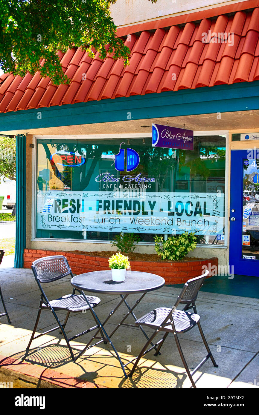 Die blaue Schürze Café Central Ave in der Innenstadt von Sarasota, FL Stockfoto