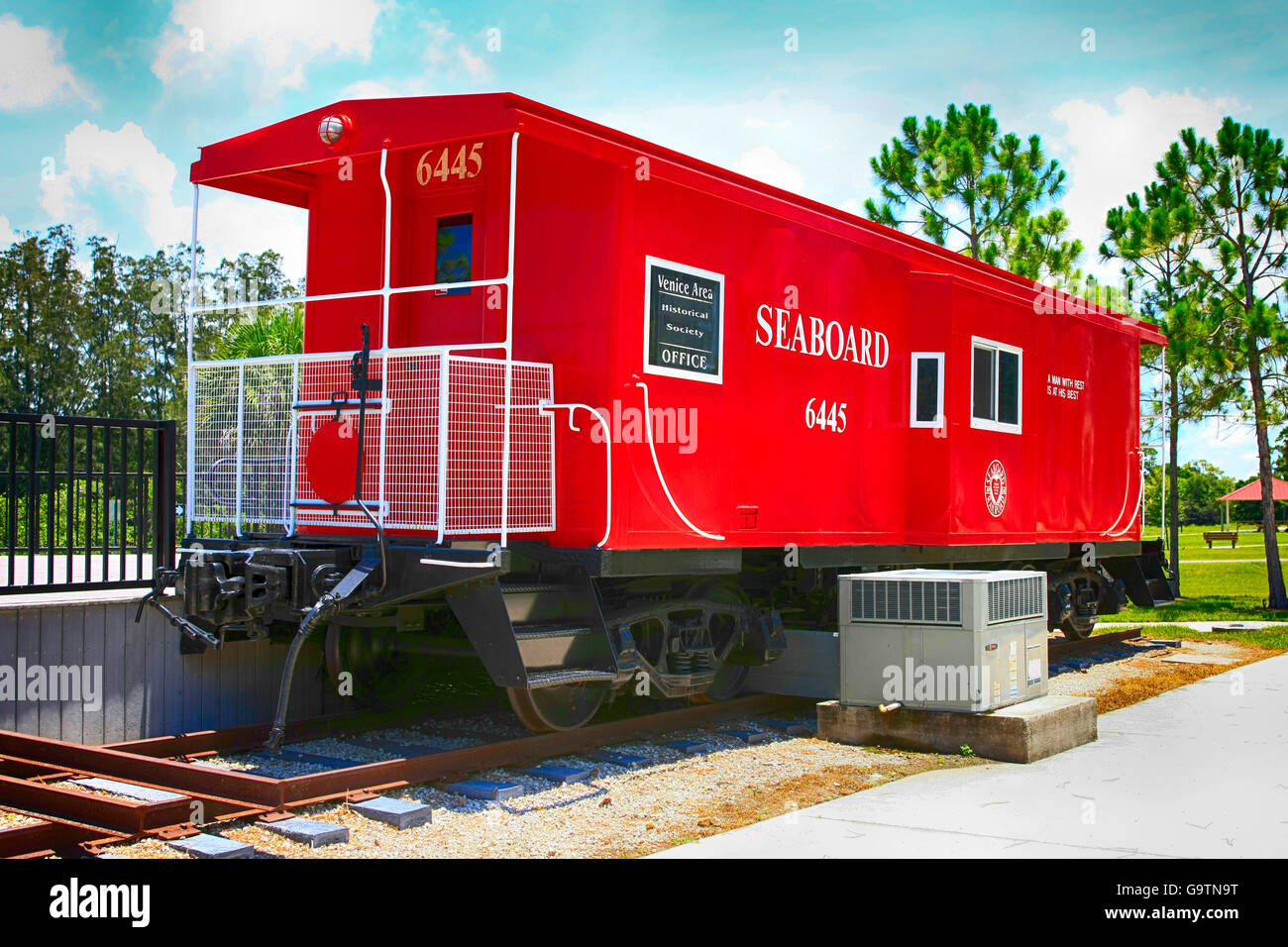 Rot Seaboard Eisenbahn-Güterwagen im Legacy Trail Train Depot in Venedig FL Stockfoto